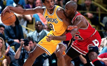 Basketball: Kobe smashes