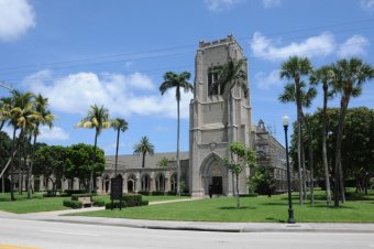 jordan married Yvette Prieto at Bethesda-by-the-Sea chapel Saturday in Palm Beach, Fla., followed closely by a reception for 2,000 visitors within Bears Club.