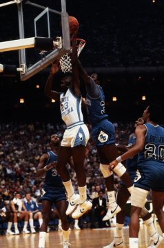 jordan scoring off a left-handed lay-up over Patrick Ewing